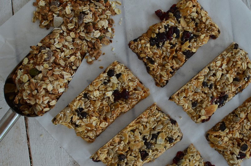 Vegan Banana-Oats Bars Recipe, gluten free, cranberries, chocolate, almonds, banana, peanuts, sesame,συνταγή, μπάρες δημητριακών, χωρίς αυγό, σοκολάτα, αμύγδαλο 1