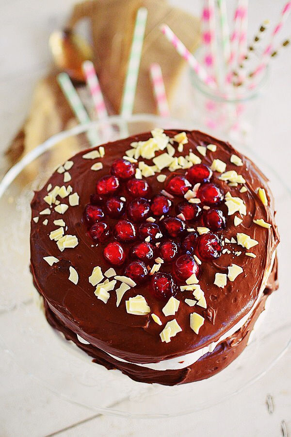 Romantic Valentine’s Day Desserts Pavlova with Chocolate , Mascarpone Cream Recipe, τούρτα, πάβλοβα, κρέμα σοκολάτας, μαρέγκα, ασπράδι, μαρασκίνο, Αγίου Βαλεντίνου, Γαβριήλ Νικολαΐδης, cool artisan