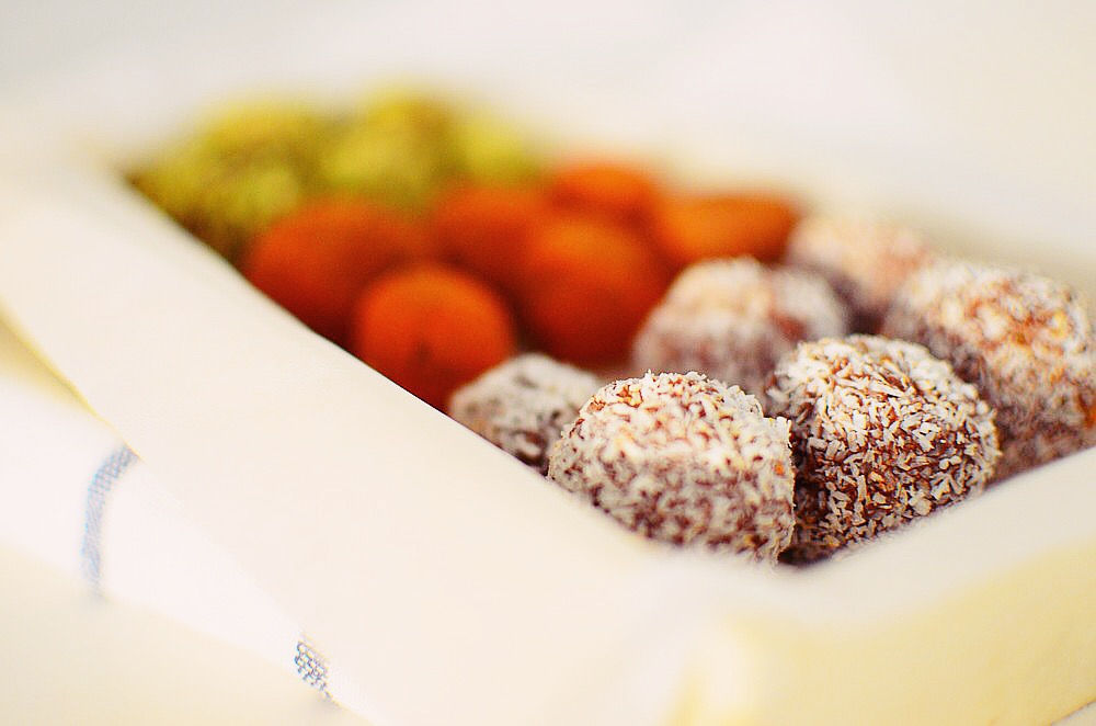 Tahini - Chocolate Rainbow Truffles, dark chocolate, rum,peanut, sweet paprika, coconut, τρουφάκια, σοκολάτα, ταχίνι, ρούμι, φυστίκι, πάπρικα, καρύδα, συνταγή, δυο υλικά, απλή, γρήγορη, εύκολη