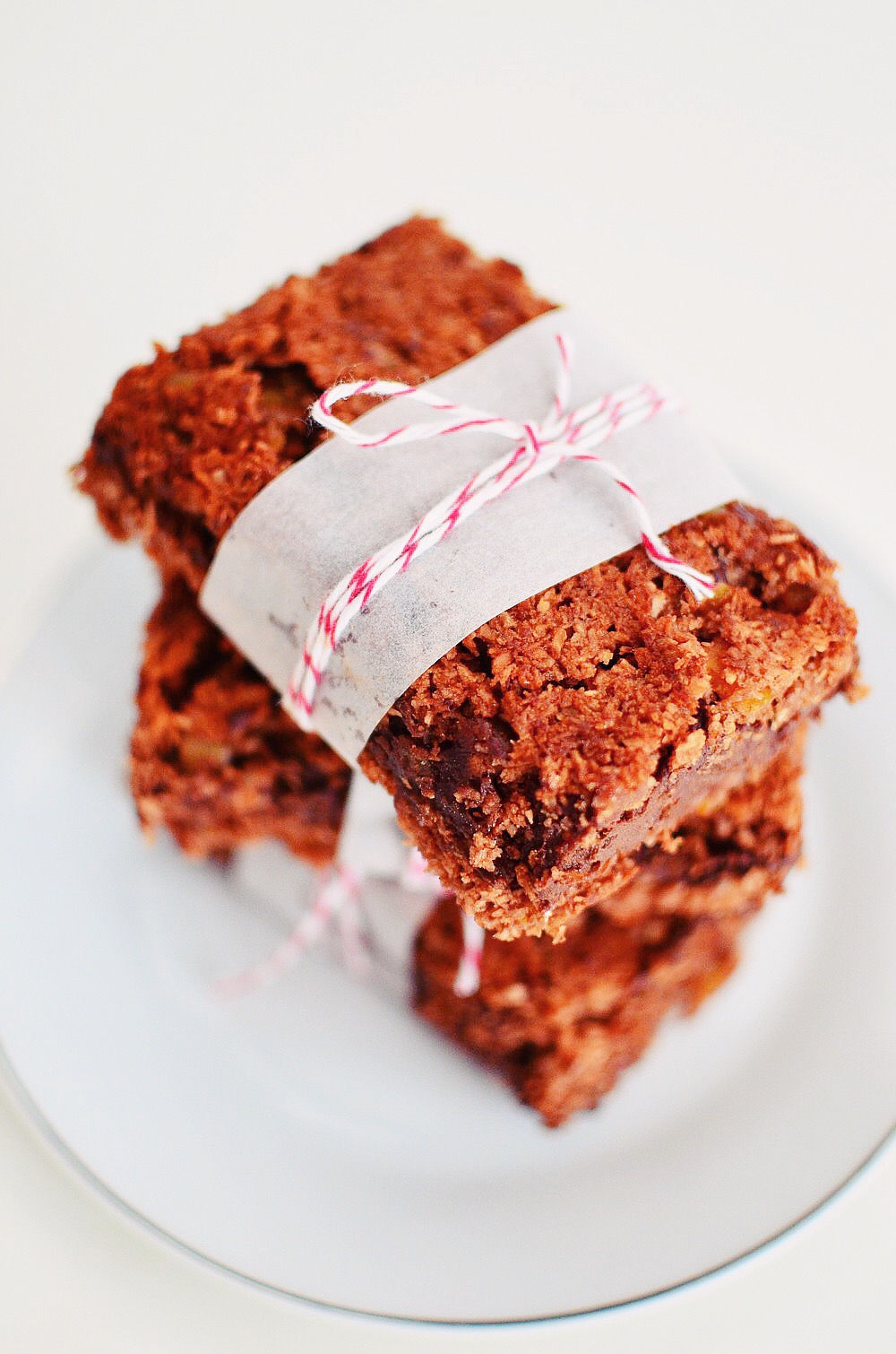 Chocolate Sandwich with Coconut Biscuit Recipe, συνταγή, μπισκότο, σοκολάτα, ινδική καρύδα, κουβερτούρα, ασπράδι αυγού. κρέμα γάλακτος,σάντουιτς, μπισκότο, cool artisan, Γαβριήλ Νικολαΐδης