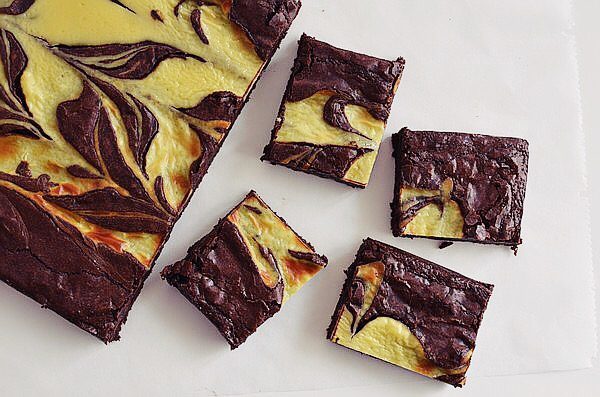 Cream Cheese Swirl Brownies Recipe, chocolate, συνταγή, μπράουνις, σοκολάτα, τυρί κρέμα, αυγά, αλεύρι, κακάο, food photography, food styling, cool artisan, Γαβριήλ Νικολαΐδης