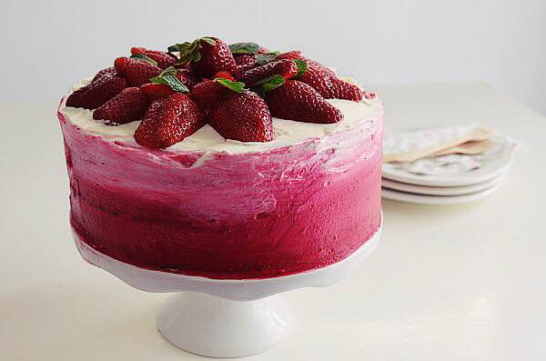 strawberry, cake, cream cheese, ombre, wedding cake, spring, recipe, sponge cake, τούρτα γάμου, συνταγή, φράουλα, τυρι κρέμα, παντεσπάνι,ροζ όμπρε, Γαβριήλ Νικολαΐδης, cool artisan 1