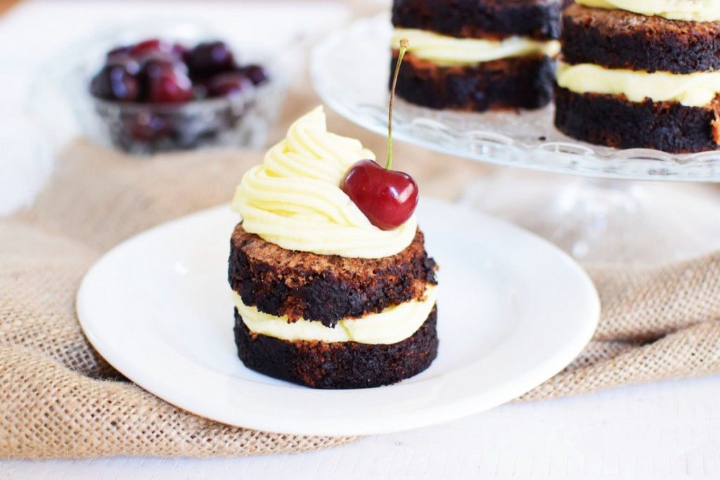 cherry, cake, cream cheese, frosting, recipe
