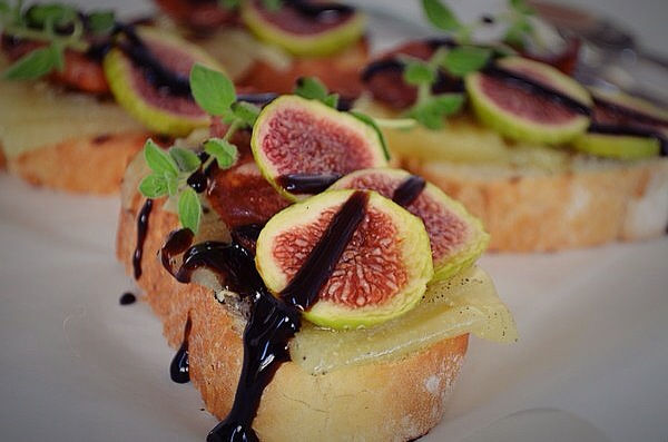fig-crostini-recipe-inspiration-cheese-sausage-balsamic-cebccf80cf81cebfcf85cf83cebaceadcf84ceb5cf82-cf83cf8dcebacebf-cebbcebfcf85cebaceaccebdceb9