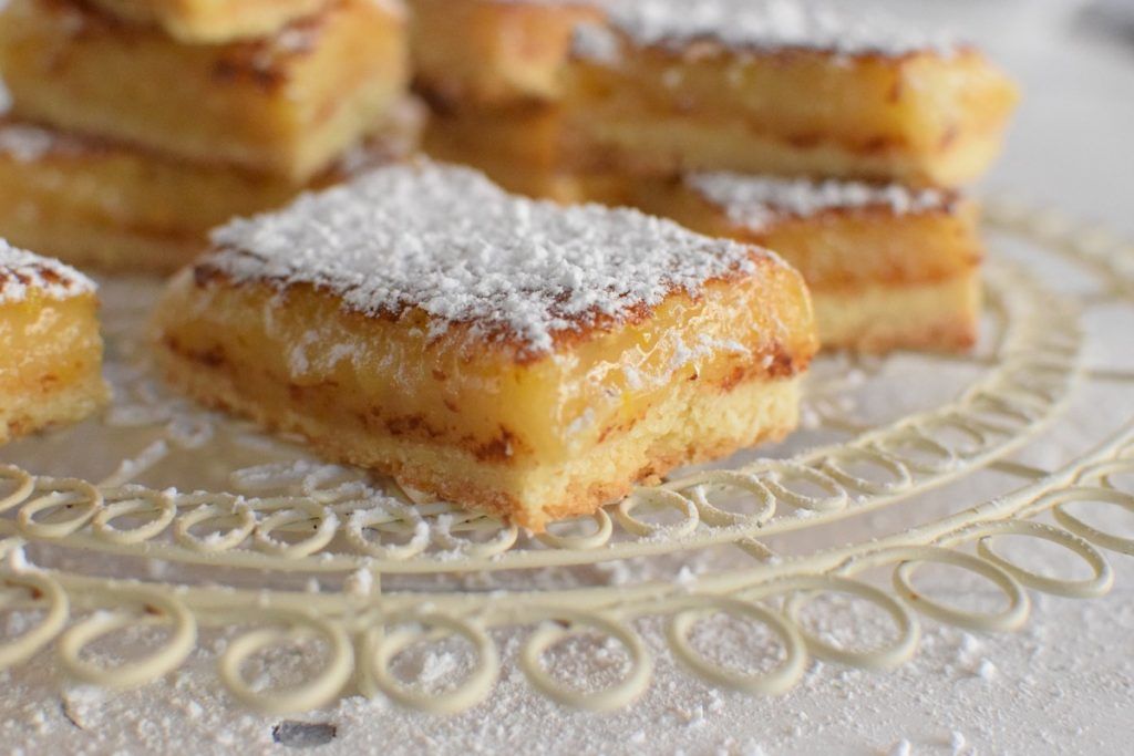 8-lemon-bar-recipe-food-blog-food-bloggersaveur-mag-instagram-food-blog-awards-trends-2017-cool-artisan-blogger-flour-powder-sugar-1