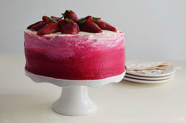 strawberry-cake-cream-cheese-ombre-wedding-cake-spring-recipe-sponge-cake (1)