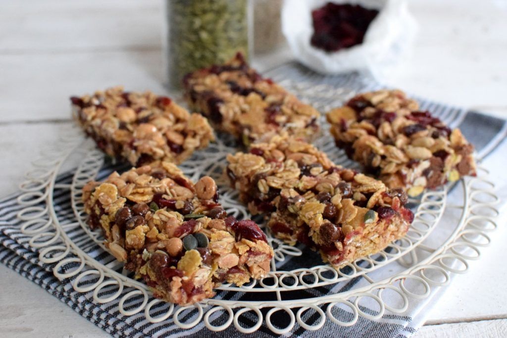 recipe-vegan-granola-bars-homemade-oats-cranberries-seeds-cool-artisan-food-blog-food-styling-saveur-magazine-blog-awards-2017-food-trends-best-food-blogger-2