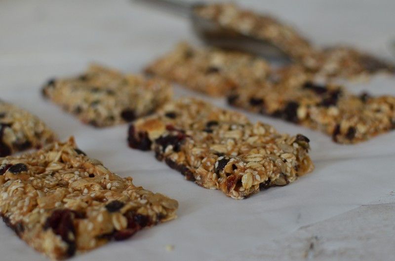 vegan-banana-oats-bars-recipe-gluten-free-cranberries-chocolate-almonds-banana-peanuts-sesame2