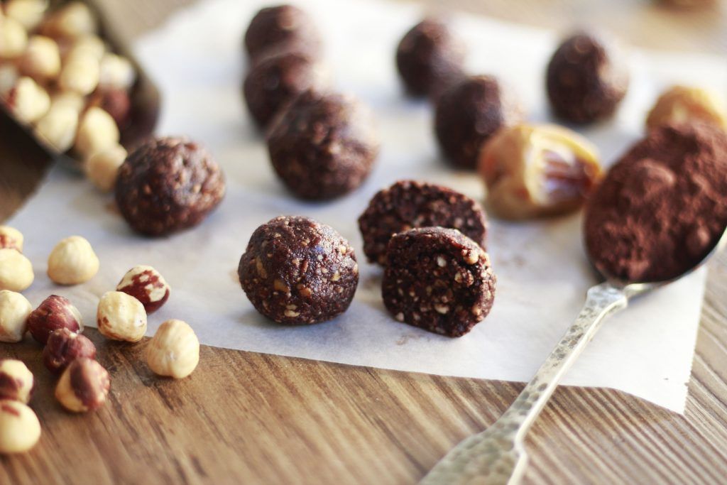 ΤΡΟΥΦΑΚΙΑ, ΦΟΥΝΤΟΥΚΙ, ΧΟΥΡΜΑΔΕΣ, ENERGY BITES, DATES, HAZELNUTS