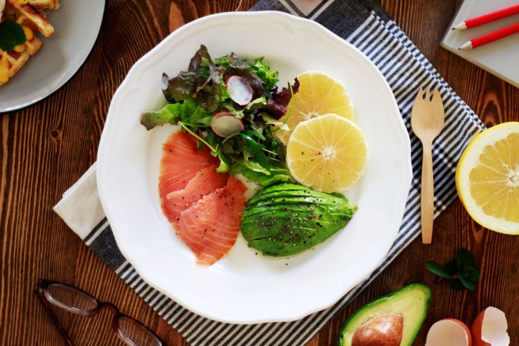 HEALTHY BRUNCH, BRUNCH, SALMON, AVOCADO, SALAD, COOL ARTISAN, ΣΟΛΟΜΟΣ, ΣΑΛΑΤΑ, ΑΒΟΚΑΝΤΟ, ΥΓΙΕΙΝΟ BRUNCH,