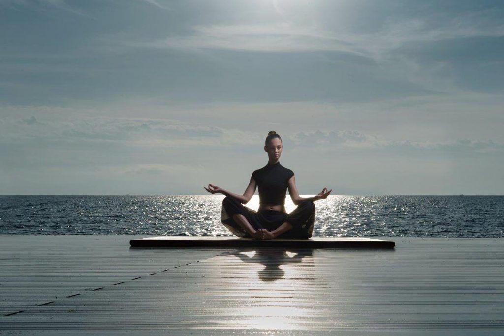 Cover1_YogaDivaniApollonPalace