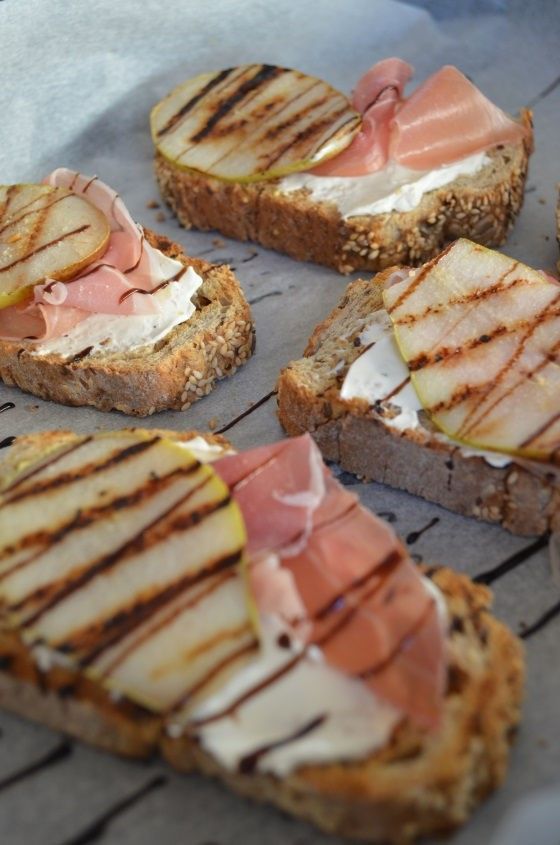Prosciutto Pear Tartines recipe cool artisan Γαβριήλ Νικολαΐδης