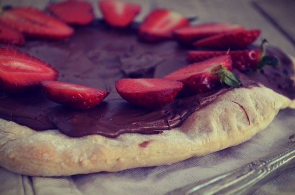 Nutella Strawberry Pizza, recipe, chocolate, easy ,simple , πίτσα με νουτέλα, πραλίνα φουντουκιού, σοκολάτα, cool artisan, Γαβριήλ Νικολαίδης