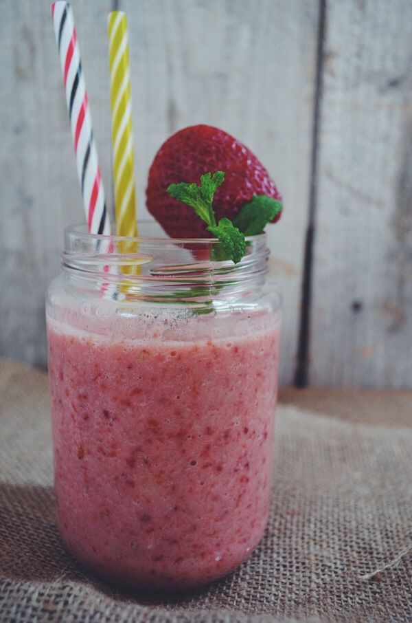 Strawberry, cucumber, mint detox smoothie