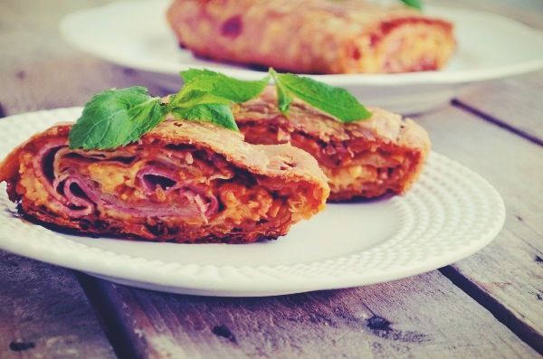 4-Ingredient pizza roll, recipe, συνταγή, ζύμη για πίτσα, σάλτσα για πίτσα, πίτσα ρολό, γαλοπούλα, μοτσαρέλα, εύκολη, απλή, γρήγορη, cool artisan, Γαβριήλ Νικολαιδης