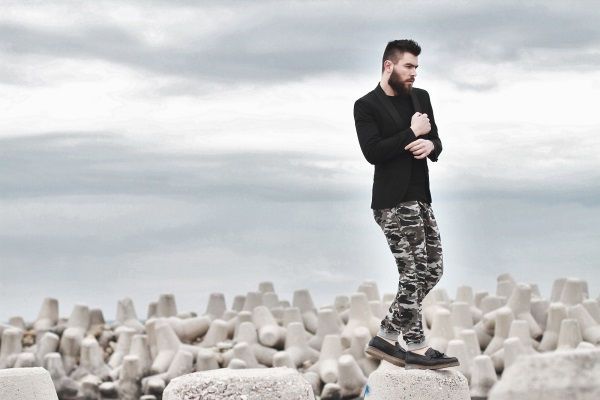 street style, man fashion blogger, militair, cameo pants, trouser, black T-shirt, suit, street fashion, Tezenis, Armani exchange, cool artisan, Γαβριήλ Νικολαιδης