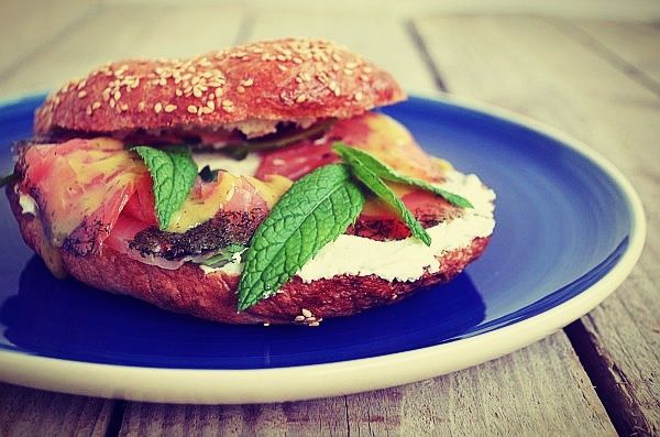 Bagel with cream cheese sauce and smoked salmon, recipe, συνταγή, μπέιγκελ,καπνιστό σολομό, τυρί κρέμα