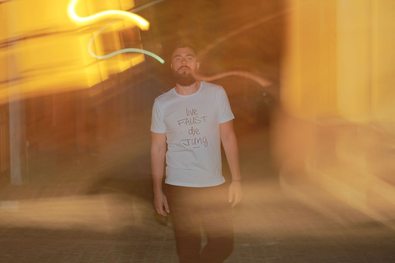 STREET STYLE, ATHENS, FASHION, MENS, T-SHIRT, NEW, 2014, FASHION, BLOG, BLOGGER, GUY, WHITE T-SHIRT, DAPPER GUILT, COOL ARTISAN, ΓΑΒΡΙΗΛ ΝΙΚΟΛΑΙΔΗΣ