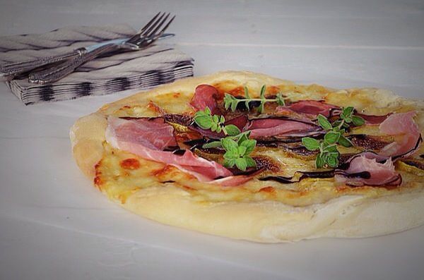 ζύμη πίτσας, συνταγή, πετυχαίνει πάντα, με μαγειά, εύκολη, πίτσα με προσούτο, σύκα, fig, pizza, recipe, prosciutto