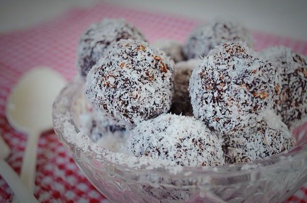 Swedish Chocolate Balls, Coconut Balls, Recipe, simple, easy, oat, cacao, συνταγή, σουδικά, τροφάκια, γρήγορα βρώμη, καρύδα, κανάο, σοκολάτα, cool artisan, Γαβριήλ Νικολαΐδης