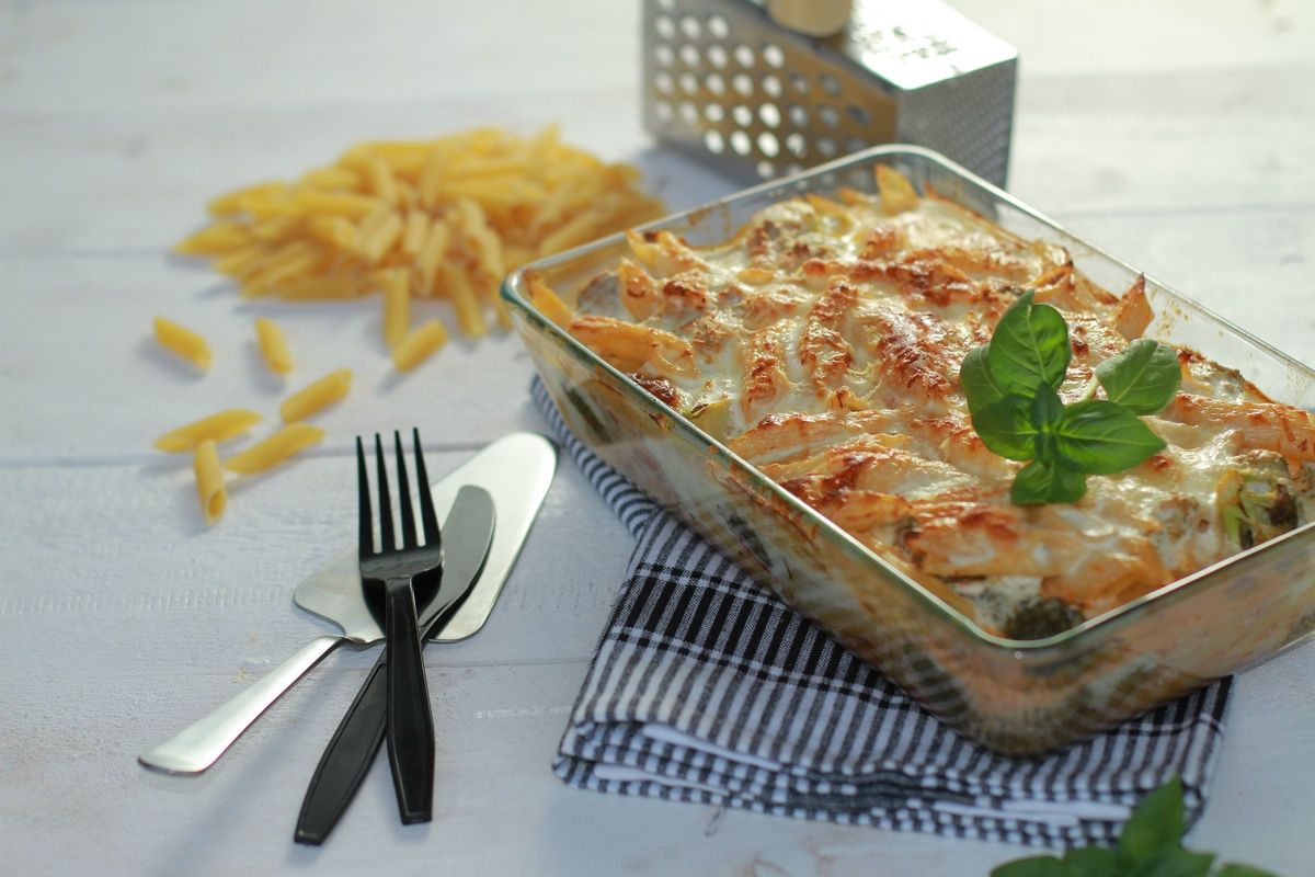 penne rigate, broccoli pasta, minced meat, greek yogurt crust, pasta al forno, recipe, συνταγή, πέννες, κιμά, μπρόκολο, κρούστα γιαουρτιού, σάλτσα ντομάτας, cool artisan, Γαβριήλ Νικολαΐδης