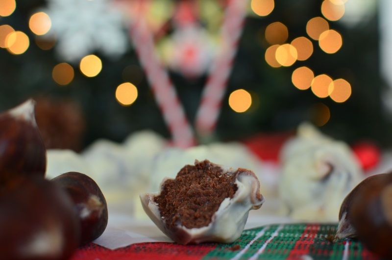 Christmas Chocolate Chestnut Truffles Recipe, white chocolate, easy, simple, food photography, best food blog 2014, τρουφάκια με κάστανο, συνταγή, σοκολάτα, μαύρη, λευκή, cool artisan, Γαβριήλ Νικολαϊδης