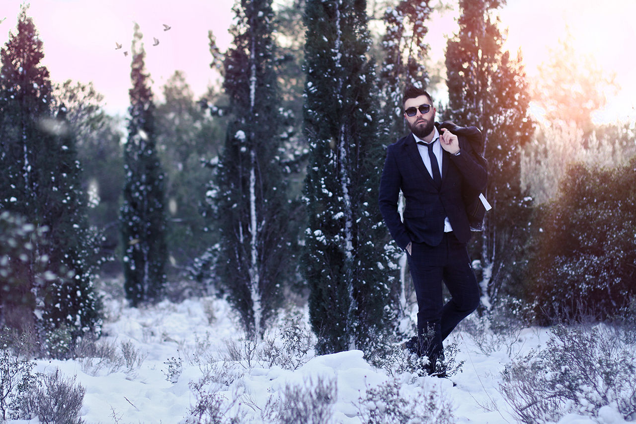 man street style, snow, fashion blogger, mountain, suit, white crisp shirt, H&M, Diesel, Calzedonia, Zara,photography, trends, 2015, business wear, low temperatures, cold,cool artisan, Γαβριήλ Νικολαΐδης
