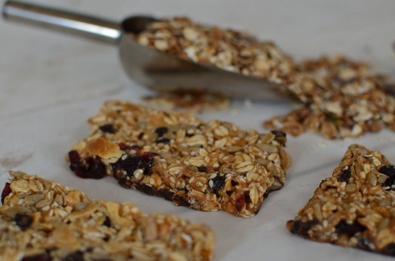 Vegan Banana-Oats Bars Recipe, gluten free, cranberries, chocolate, almonds, banana, peanuts, sesame,συνταγή, μπάρες δημητριακών, χωρίς αυγό, σοκολάτα, αμύγδαλο 1