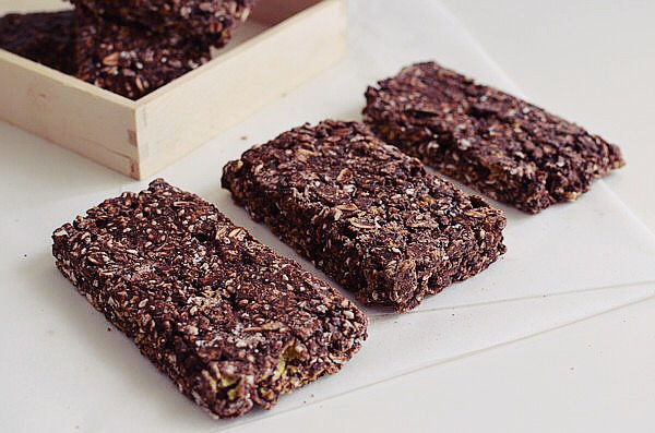 Chocolate Oatmeal No-Bake Bars, recipe, peanut butter, honey, εύκολες, σπιτικές, μπάρες σοκολάτας, βρώμη, φυστικοβούτυρο, μέλι, Γαβριήλ Νικολαΐδης, cool arisan