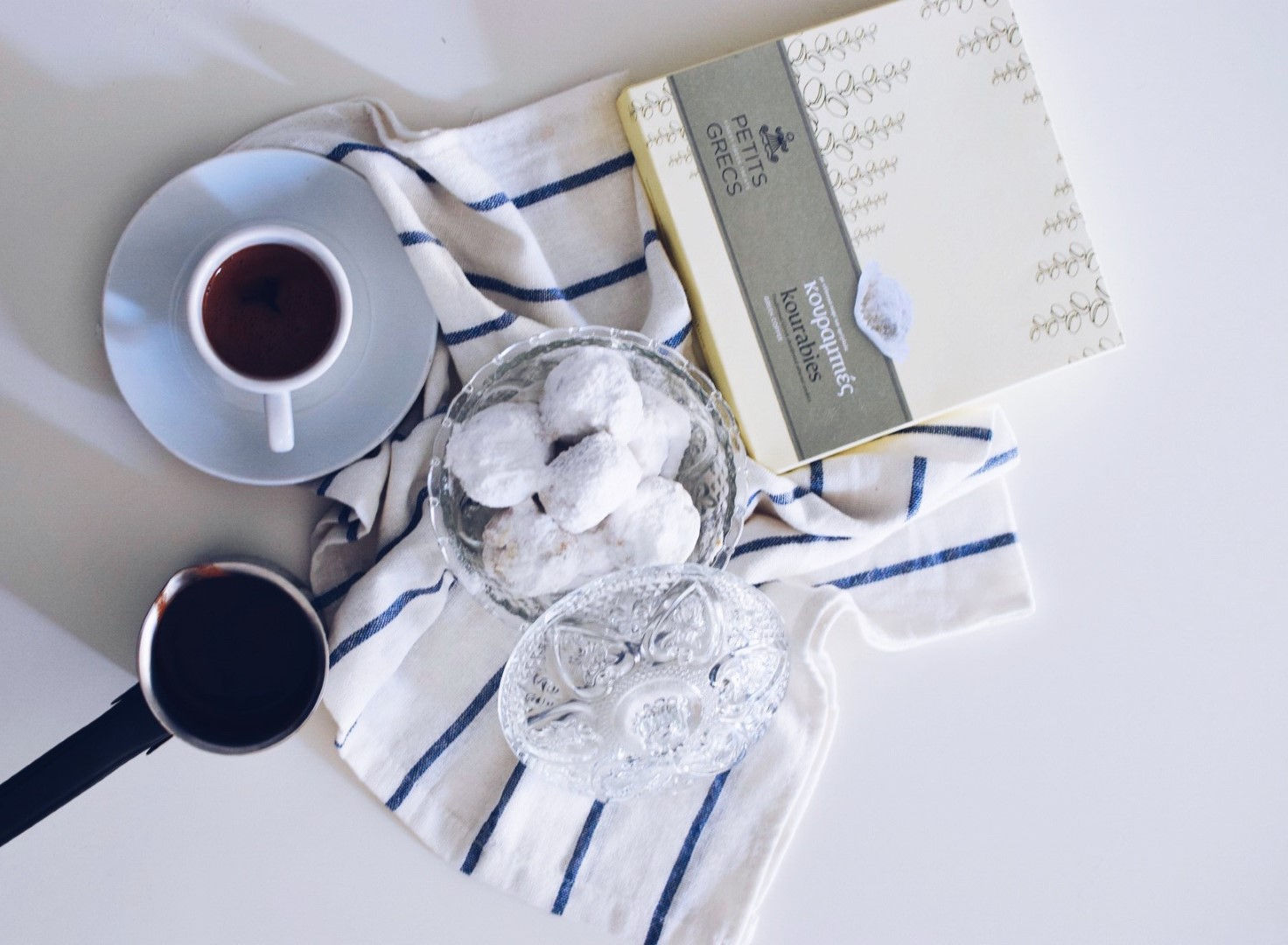 petits grecs, kourabies, kourabiedes, cinnamon, vanilla, greece