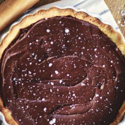 TART, CHOCOLATE, SALTED CARAMEL, ΤΑΡΤΑ, ΣΟΚΟΛΑΤΑ, ΑΛΜΥΡΗ ΚΑΡΑΜΕΛΑ, ΣΥΝΤΑΓΗ, COOL ARTISAN,