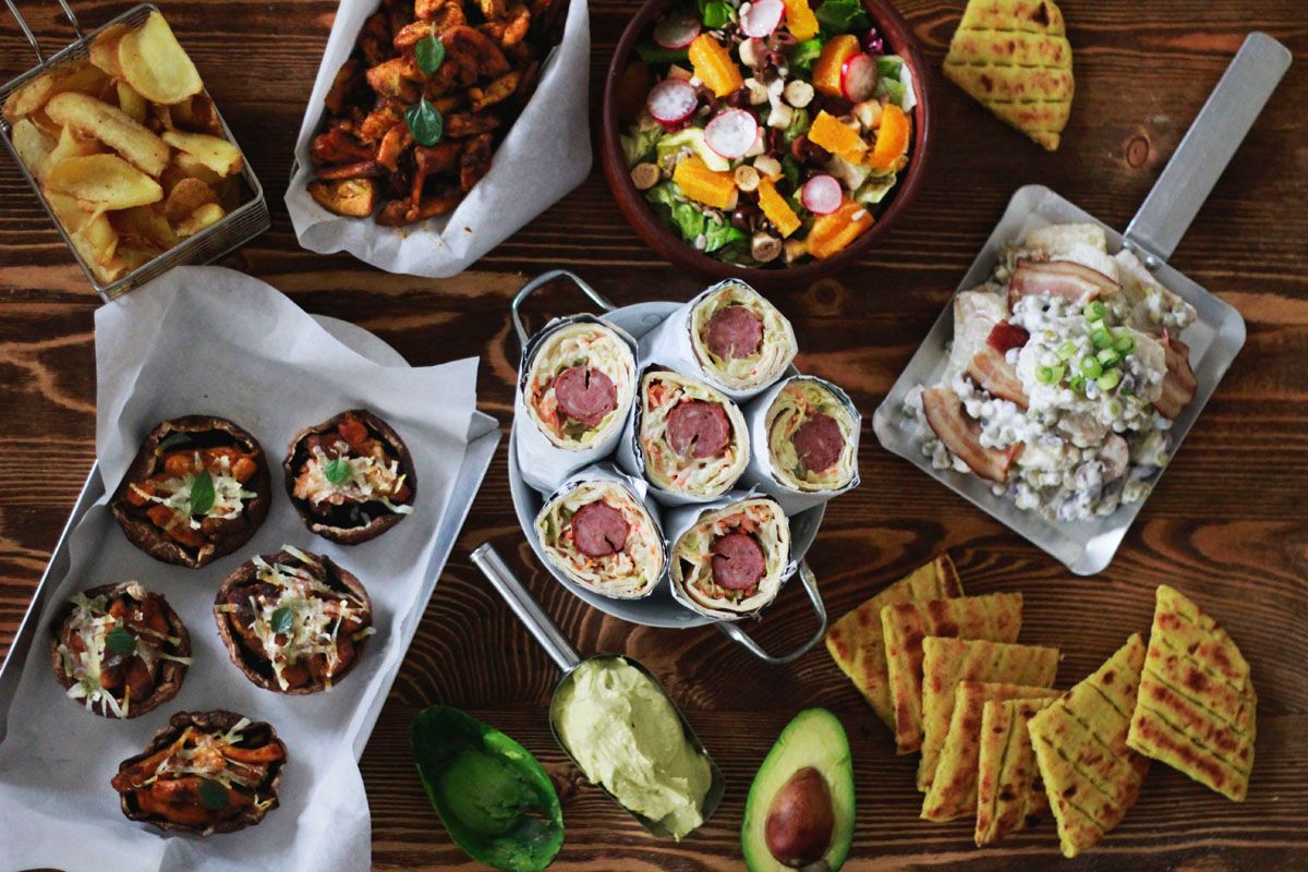 ΤΣΙΚΝΟΠΕΜΠΤΗ, ΜΠΑΡΜΠΕΚΙΟΥ, ΚΟΤΟΠΟΥΛΟ, ΓΥΡΟΣ, ΣΑΛΑΤΑ, ΠΑΤΑΤΟΣΑΛΑΤΑ, ΜΑΝΙΤΑΡΙΑ, COOL ARTISAN, BBQ, BARBEQUE