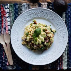 ΚΟΥΣΚΟΥΣ ΜΕ ΓΡΑΒΙΕΡΑ ΝΑΞΟΥ ΚΑΙ ΣΥΓΚΛΙΝΟ